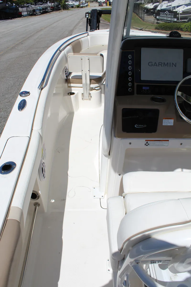 Slide: The Image of Robalo R230 Center Console 2022 - 15
