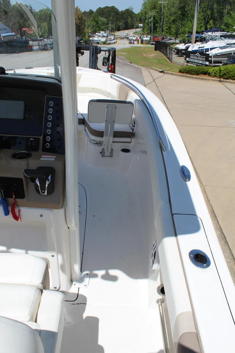 Slide: The Image of Robalo R230 Center Console 2022 - 16