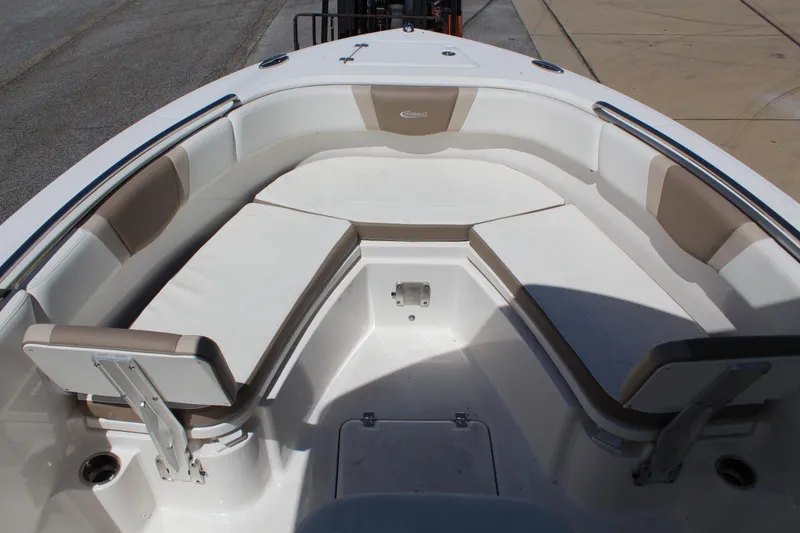 Slide: The Image of Robalo R230 Center Console 2022 - 21