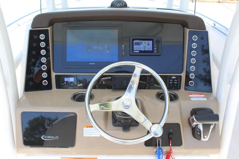 Slide: The Image of Robalo R230 Center Console 2022 - 9