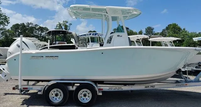 Slide: The Image of Sea Pro 242 CC 2024 - 11