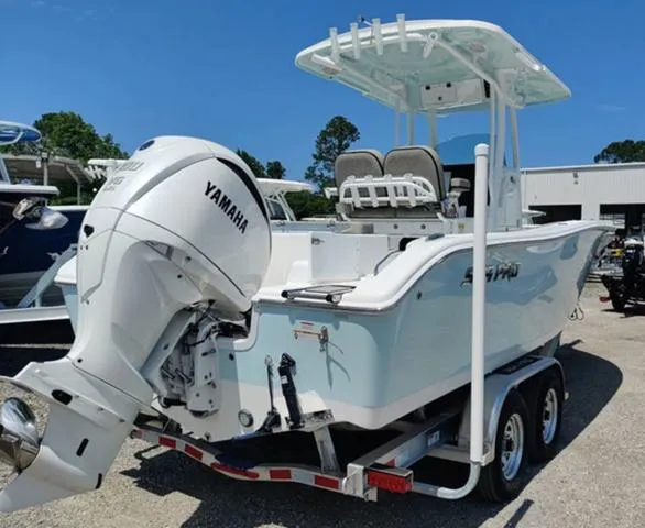 Slide: The Image of Sea Pro 242 CC 2024 - 17