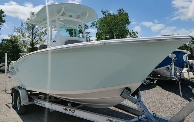 Slide: The Image of Sea Pro 242 CC 2024 - 2