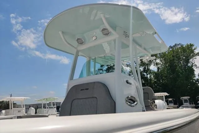 Slide: The Image of Sea Pro 242 CC 2024 - 20