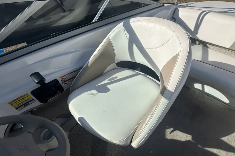 Slide: The Image of Four Winns 190 HORIZON 2006 - 13