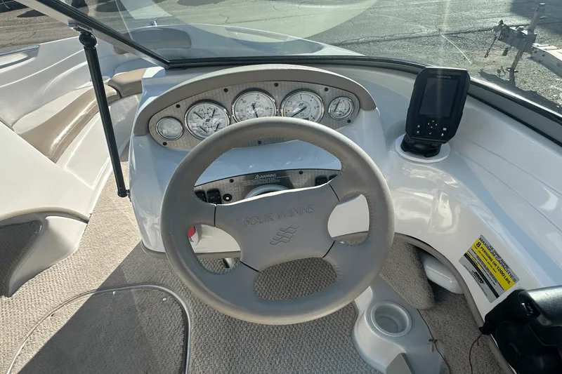 Slide: The Image of Four Winns 190 HORIZON 2006 - 20