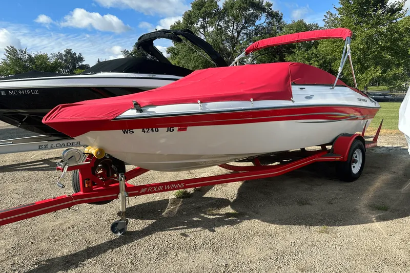 Slide: The Image of Four Winns 190 HORIZON 2006 - 3