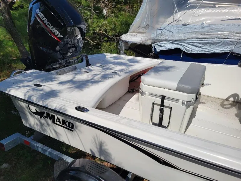 Slide: The Image of 2024 Mako SKIFF 17 CC boat with Mercury outboard motor. - 6