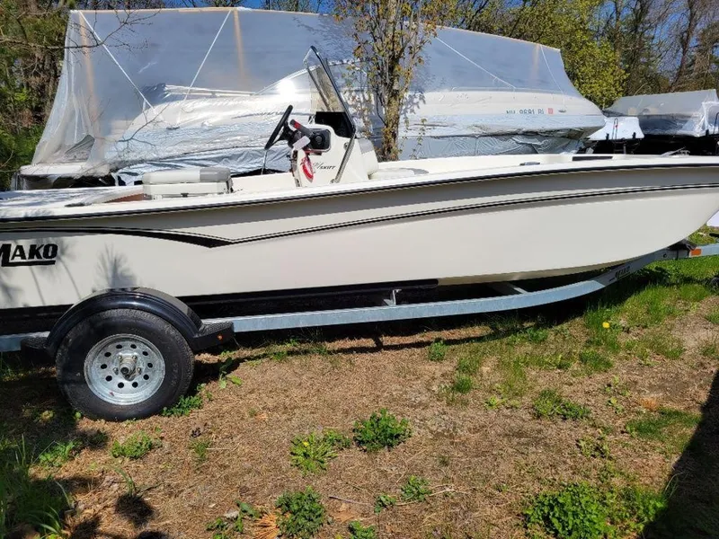 Slide: The Image of 2024 Mako SKIFF 17 CC boat on trailer in outdoor setting. - 7