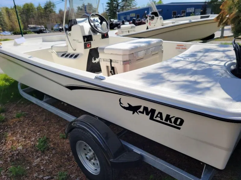 Slide: The Image of 2024 Mako SKIFF 17 CC boat on trailer, side view. - 8