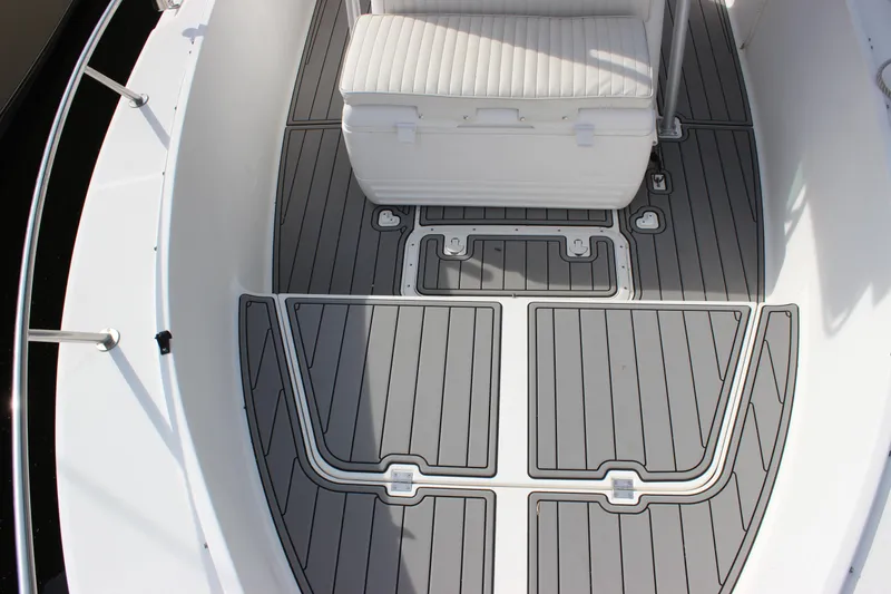 Slide: The Image of 1999 Robalo 2420 Center Console boat deck with cushioned seating. - 10
