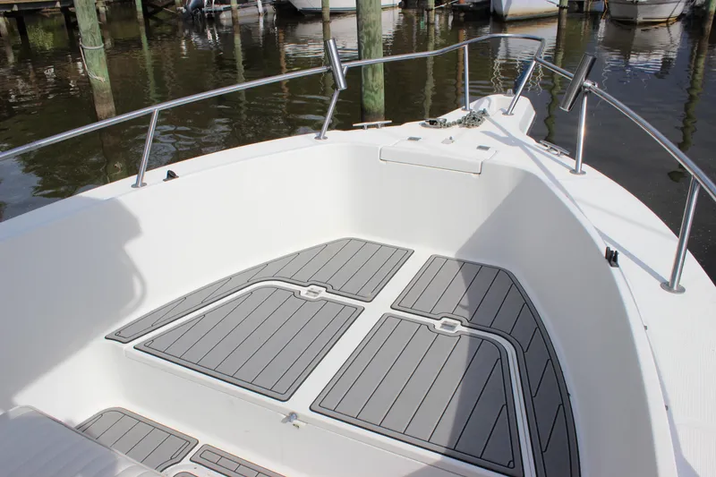 Slide: The Image of 1999 Robalo 2420 Center Console boat bow area with gray deck mats. - 5