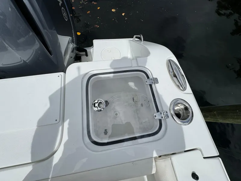 Slide: The Image of 2022 Sea Hunt 27 Gamefish boat stern with livewell and engine. - 15