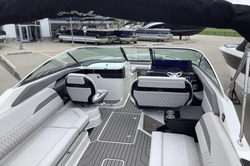 Slide: The Image of Sea Ray SLX 280 2024 - 10