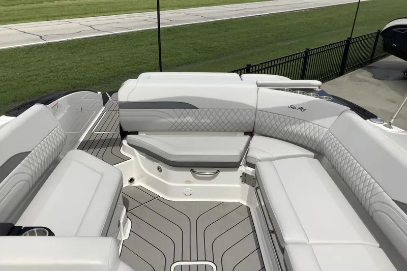 Slide: The Image of Sea Ray SLX 280 2024 - 14