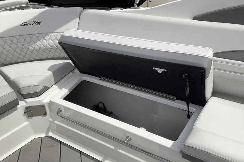 Slide: The Image of Sea Ray SLX 280 2024 - 16