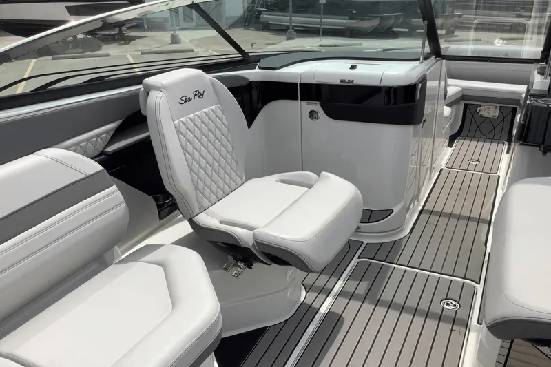 Slide: The Image of Sea Ray SLX 280 2024 - 19