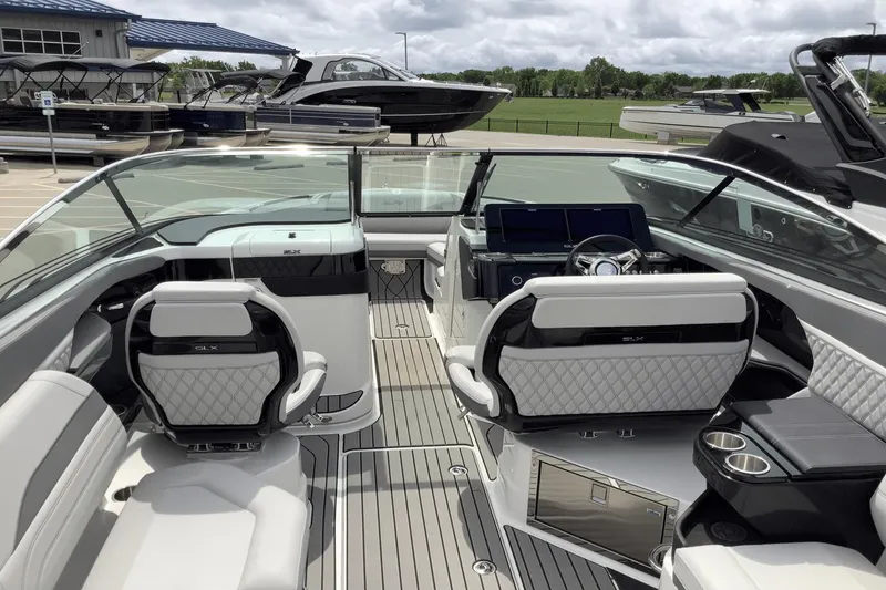 Slide: The Image of Sea Ray SLX 280 2024 - 20