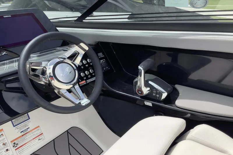 Slide: The Image of Sea Ray SLX 280 2024 - 21