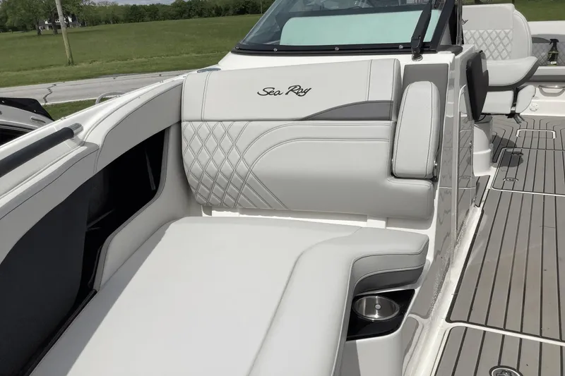 Slide: The Image of Sea Ray SLX 280 2024 - 29