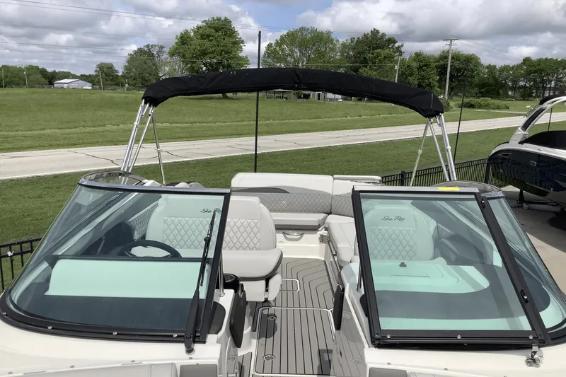 Slide: The Image of Sea Ray SLX 280 2024 - 31