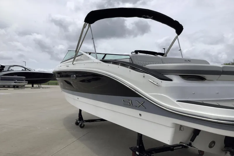 Slide: The Image of Sea Ray SLX 280 2024 - 5