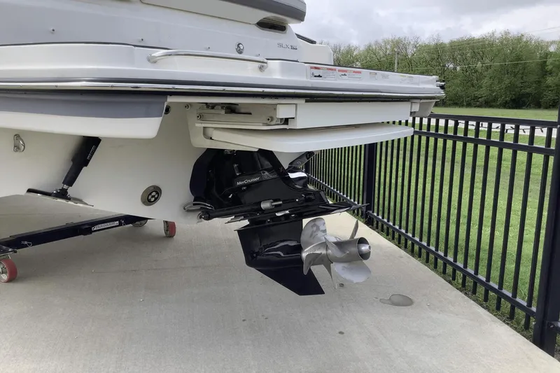 Slide: The Image of Sea Ray SLX 280 2024 - 6