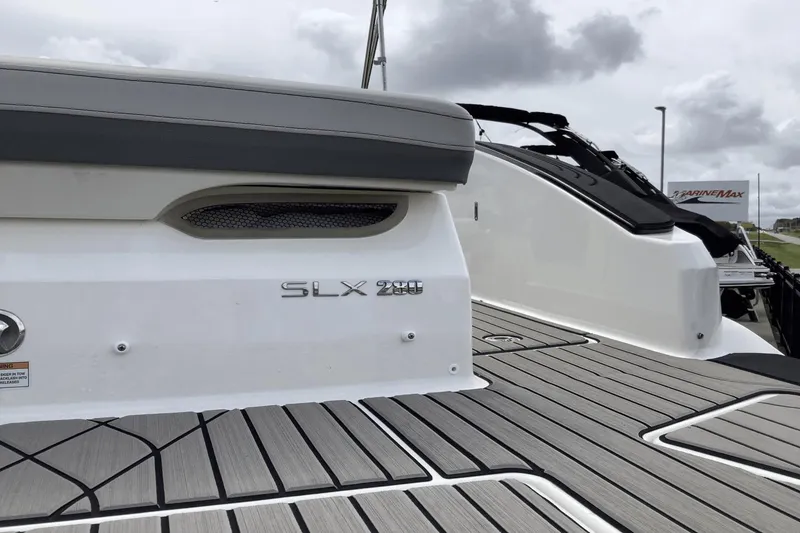 Slide: The Image of Sea Ray SLX 280 2024 - 7