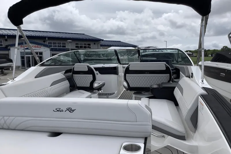 Slide: The Image of Sea Ray SLX 280 2024 - 8