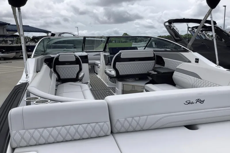 Slide: The Image of Sea Ray SLX 280 2024 - 9
