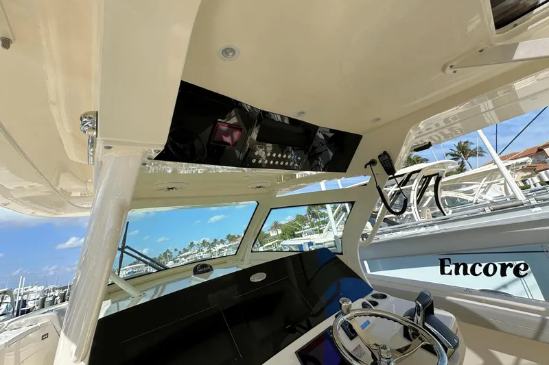 Slide: The Image of Scout 400 LXF 2023 - 19