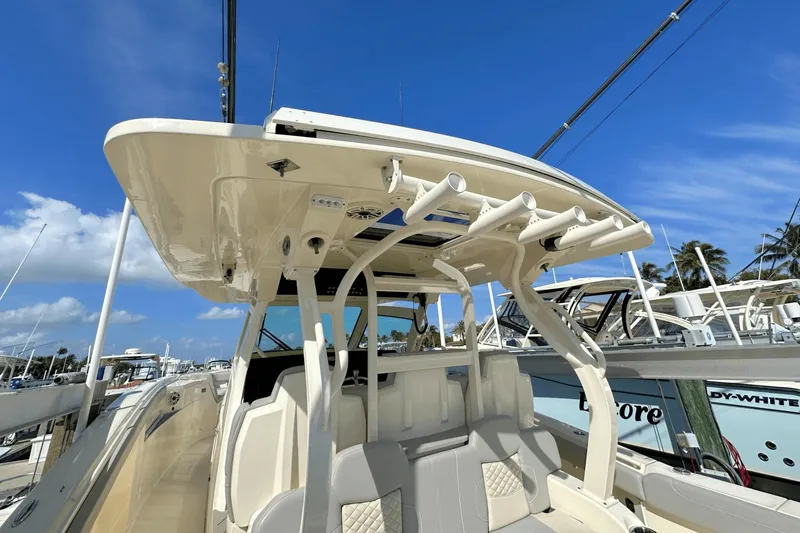 Slide: The Image of Scout 400 LXF 2023 - 23