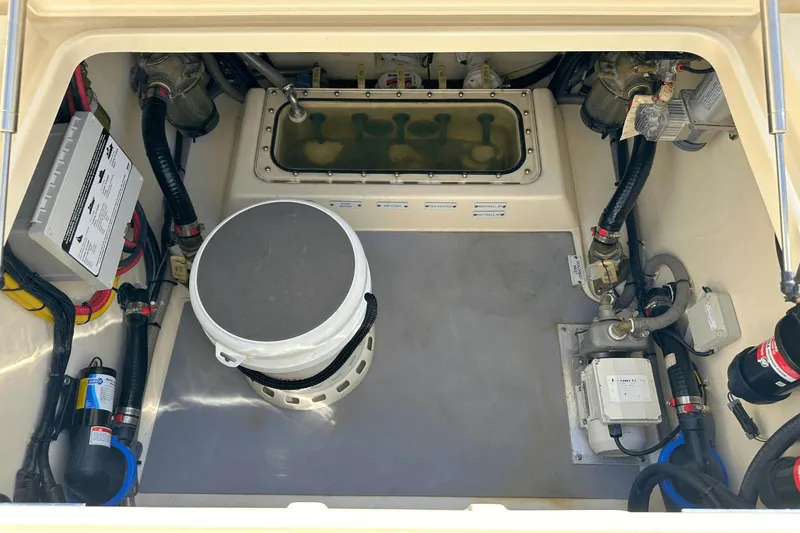 Slide: The Image of Scout 400 LXF 2023 - 28