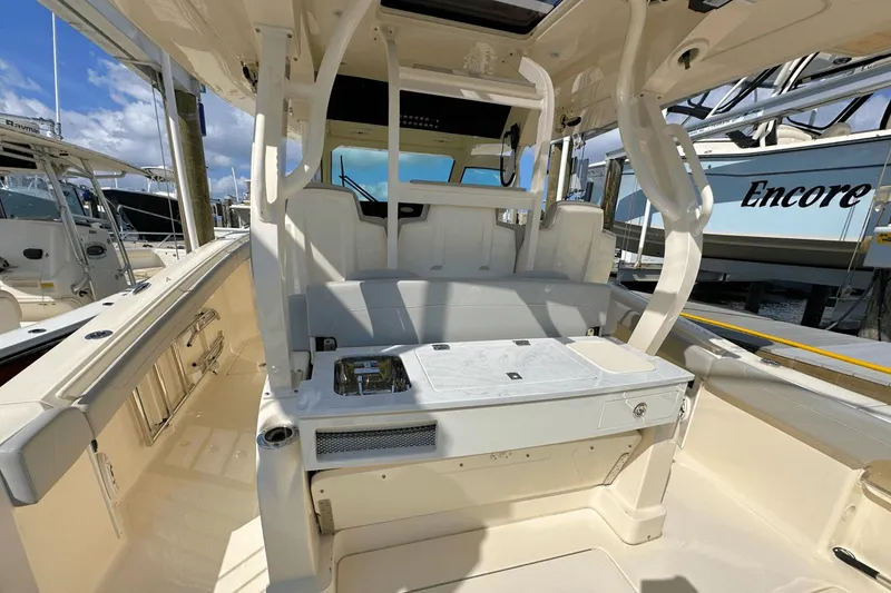 Slide: The Image of Scout 400 LXF 2023 - 31