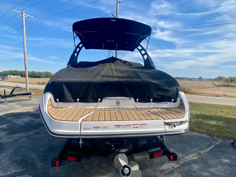 Slide: The Image of Sea Ray SDX 270 2025 - 7