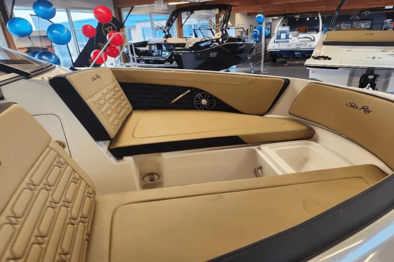 Slide: The Image of Sea Ray SPX 190 Outboard 2025 - 3