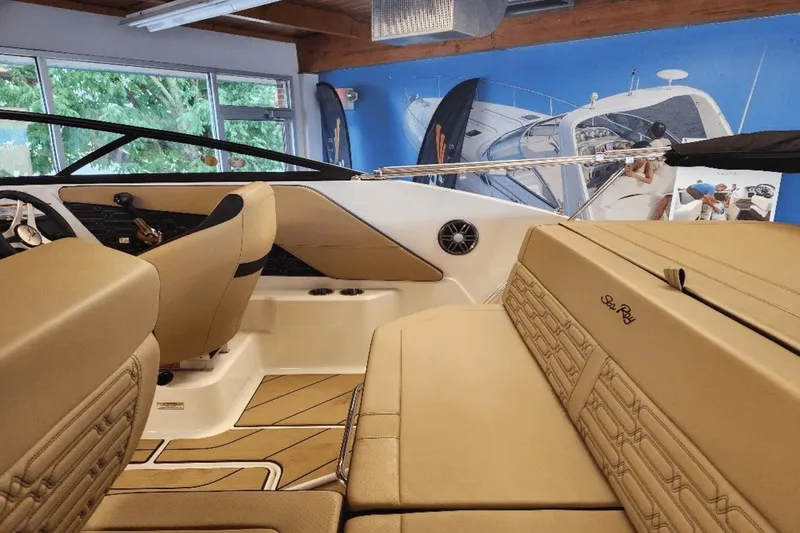 Slide: The Image of Sea Ray SPX 190 Outboard 2025 - 5