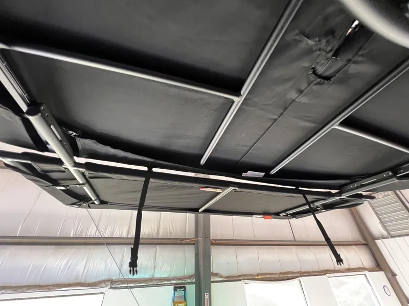 Slide: The Image of 2023-Sea-Ray-SLX-260-MarineMax - 19