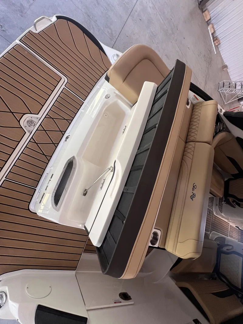 Slide: The Image of 2023-Sea-Ray-SLX-260-MarineMax - 21