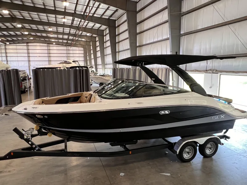 Slide: The Image of 2023-Sea-Ray-SLX-260-MarineMax - 3
