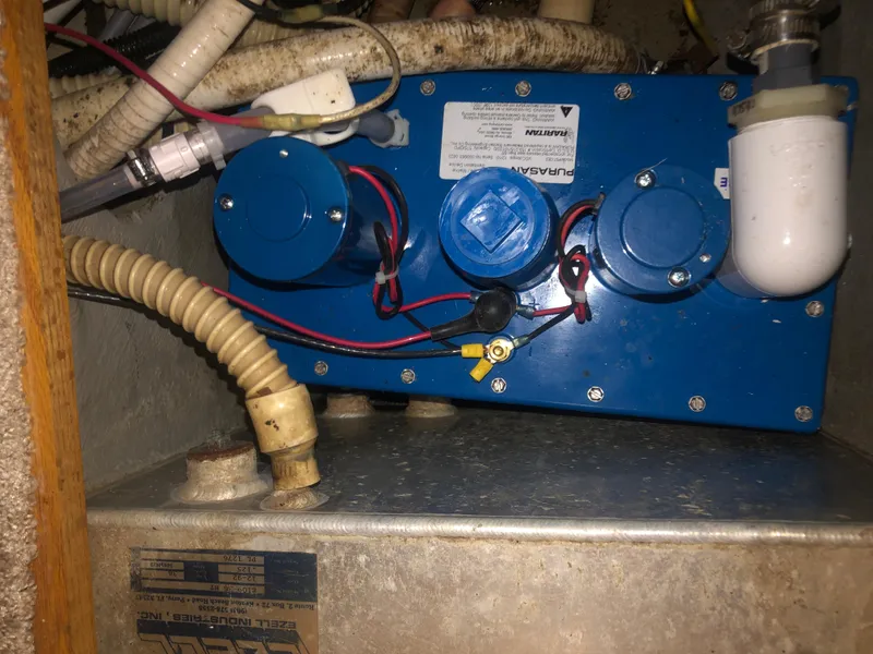 Slide: The Image of Mainship 40 Sedan Bridge 1993 - 34