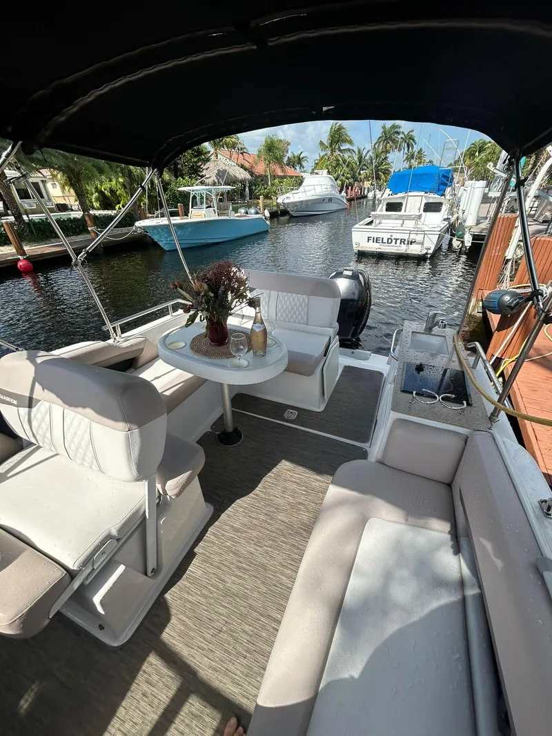 Slide: The Image of Glastron GS 259 2018 - 10