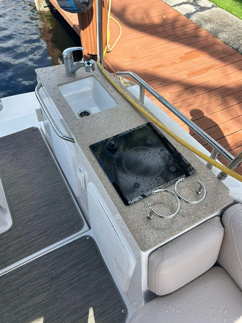 Slide: The Image of Glastron GS 259 2018 - 12