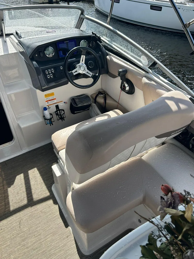 Slide: The Image of Glastron GS 259 2018 - 14