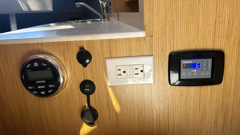 Slide: The Image of Glastron GS 259 2018 - 19