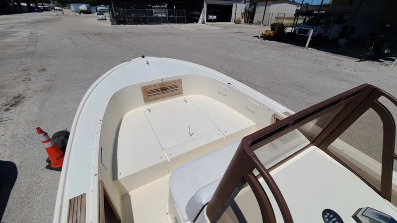 Slide: The Image of 1988 Mako 20 Center Console boat in a marina. - 8