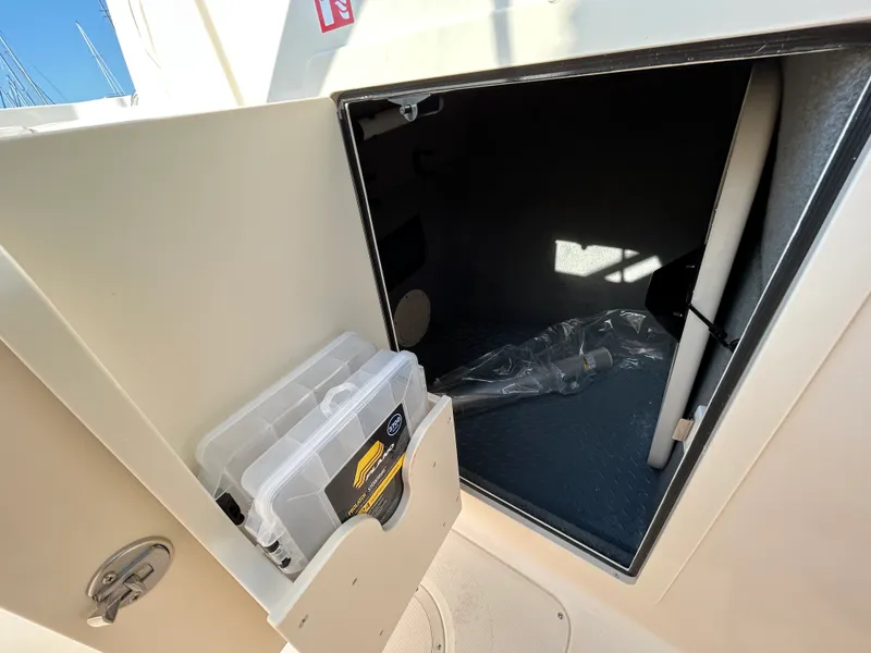 Slide: The Image of Grady-White Freedom 275 2026 - 18