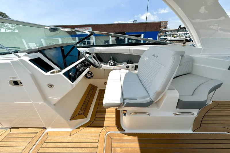 Slide: The Image of Sea Ray SLX 350 Outboard 2025 - 25