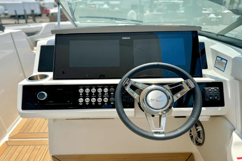 Slide: The Image of Sea Ray SLX 350 Outboard 2025 - 26