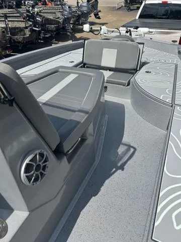 Slide: The Image of Xpress X23B Lounge 2025 - 7